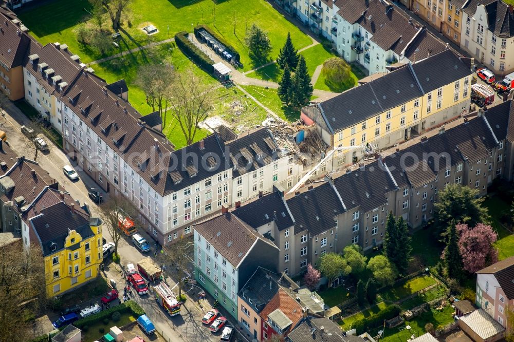 Dortmund from above - Explosion damages in Residential area of the multi-family house settlement Teutonenstrasse in the district Hoerde in Dortmund in the state North Rhine-Westphalia