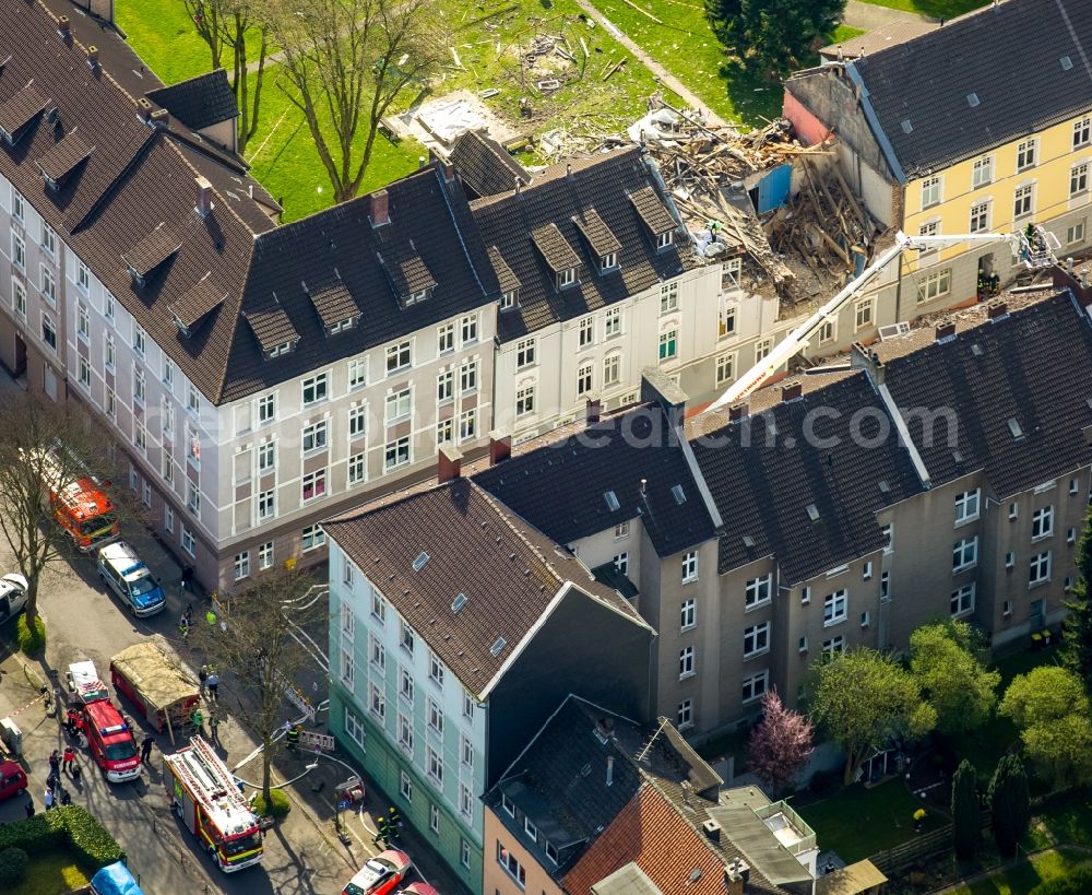 Dortmund from the bird's eye view: Explosion damages in Residential area of the multi-family house settlement Teutonenstrasse in the district Hoerde in Dortmund in the state North Rhine-Westphalia