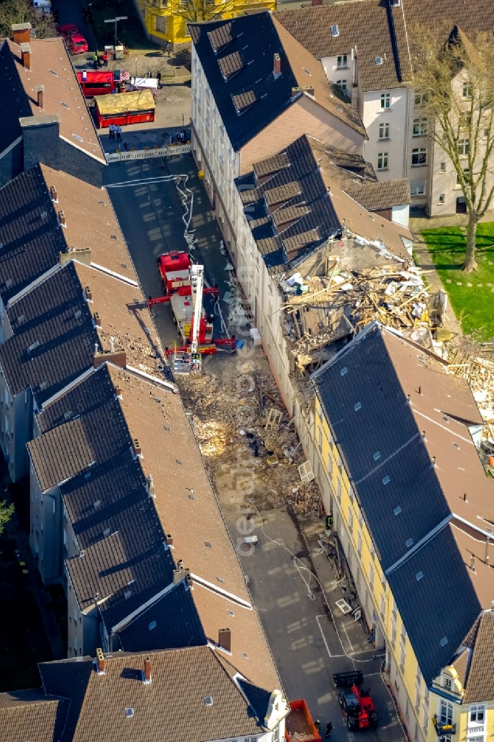 Aerial image Dortmund - Explosion damages in Residential area of the multi-family house settlement Teutonenstrasse in the district Hoerde in Dortmund in the state North Rhine-Westphalia