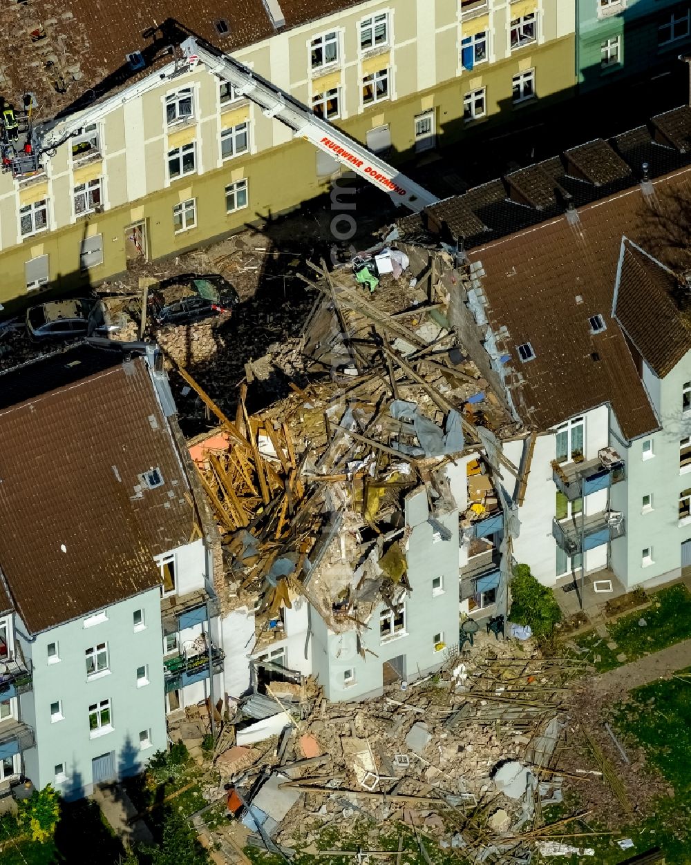 Aerial image Dortmund - Explosion damages in Residential area of the multi-family house settlement Teutonenstrasse in the district Hoerde in Dortmund in the state North Rhine-Westphalia