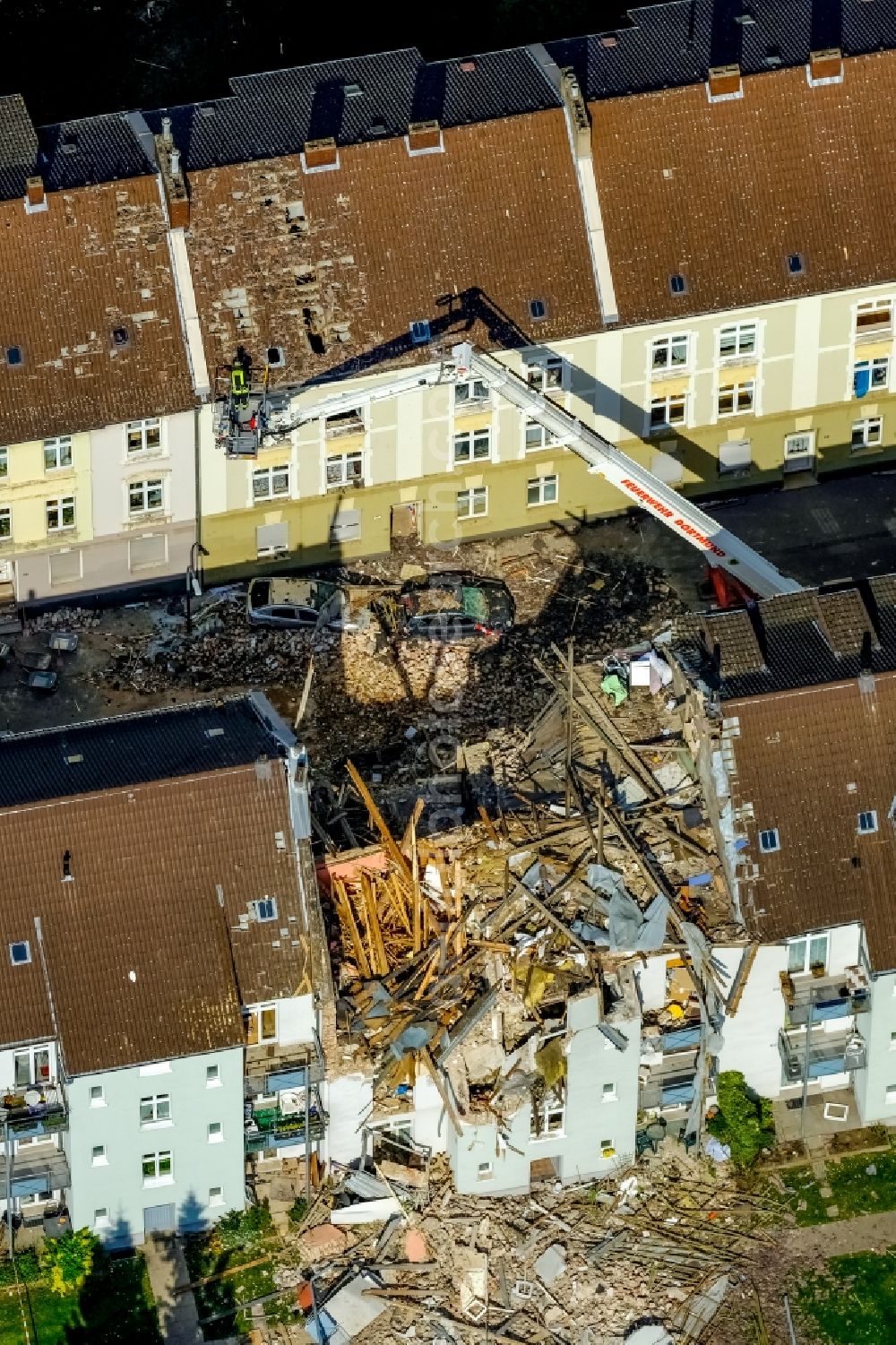 Aerial photograph Dortmund - Explosion damages in Residential area of the multi-family house settlement Teutonenstrasse in the district Hoerde in Dortmund in the state North Rhine-Westphalia