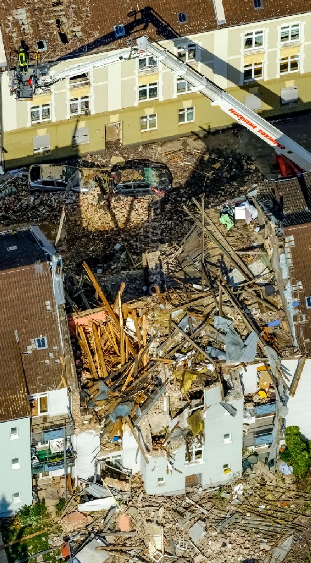 Dortmund from above - Explosion damages in Residential area of the multi-family house settlement Teutonenstrasse in the district Hoerde in Dortmund in the state North Rhine-Westphalia