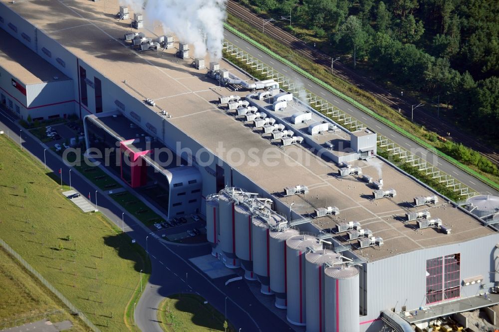 Aerial photograph Eisenhüttenstadt - View at the premises of the factory for corrugated base paper Propapier PM2 GmbH factory in Eisenhüttenstadt in Brandenburg