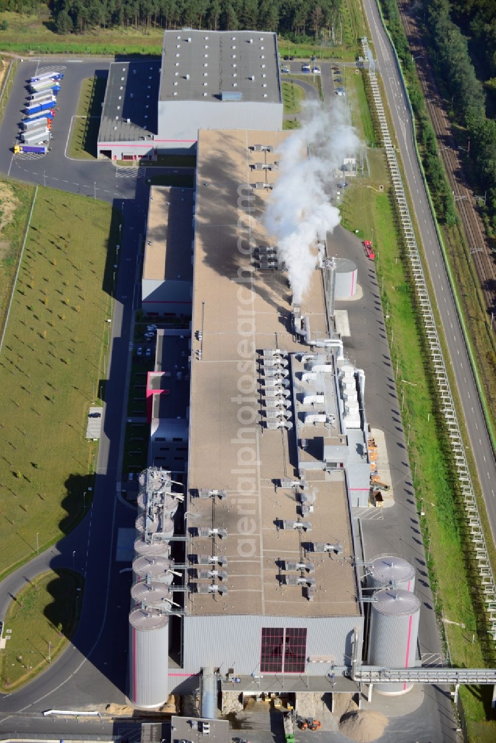 Eisenhüttenstadt from above - View at the premises of the factory for corrugated base paper Propapier PM2 GmbH factory in Eisenhüttenstadt in Brandenburg