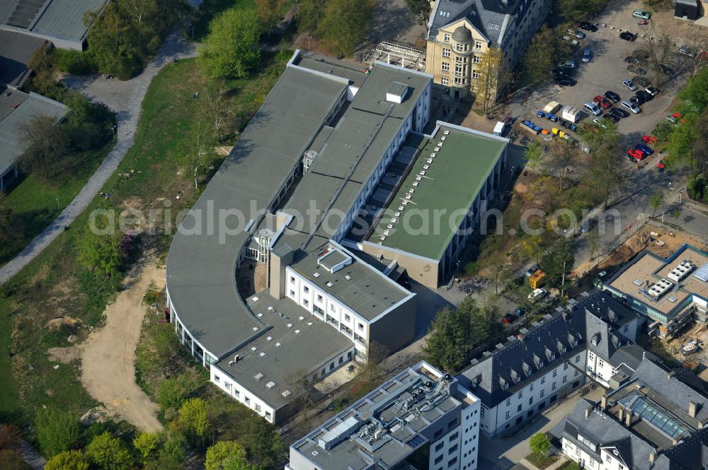 Aerial image Berlin Dahlem - Gebäude des Fachbereich Rechtswissenschaft an der Freien Universiät FU. Hier befindet sich sowohl die Fachbereichsbibliothek als auch die Lehrräume / Vorlesungsäle / Hörsäle für die Jurastudenten. Building of the jurisprudence faculcy of the Freie Universitaet Berlin. It accomodates the faculcy library as well as the lecture halls.