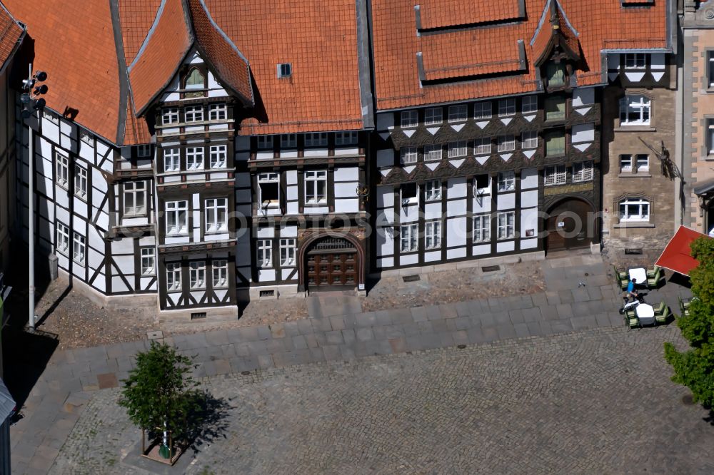 Aerial photograph Braunschweig - Half-timbered house and multi-family house- residential area in the old town area and inner city center in Brunswick in the state Lower Saxony, Germany