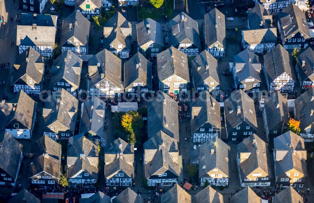 Aerial image Freudenberg - Half-timbered house and multi-family house- residential area in the old town area and inner city center Marktstrasse - Unterstrasse - Poststrasse in Freudenberg in the state North Rhine-Westphalia