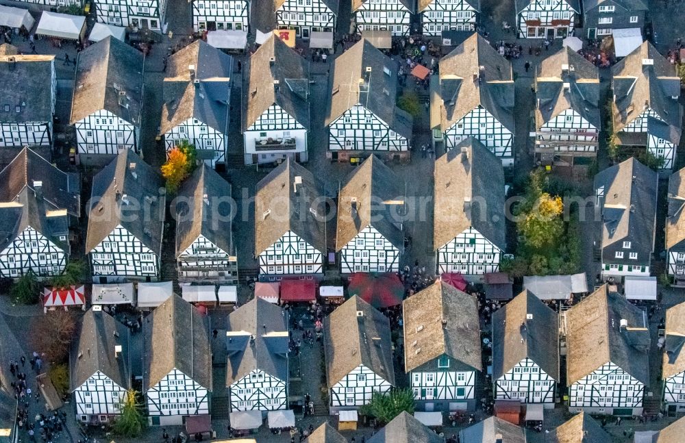 Aerial image Freudenberg - Half-timbered house and multi-family house- residential area in the old town area and inner city center Marktstrasse - Unterstrasse - Poststrasse in Freudenberg in the state North Rhine-Westphalia