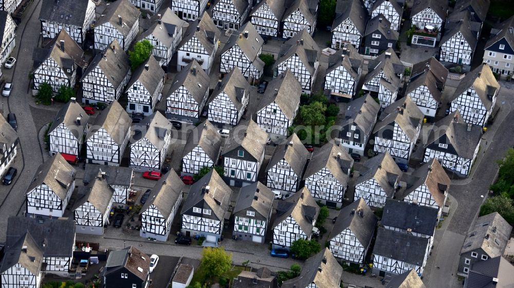 Freudenberg from above - Half-timbered house and multi-family house- residential area in the old town area and inner city center Marktstrasse - Unterstrasse - Poststrasse in Freudenberg in the state North Rhine-Westphalia