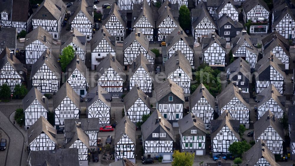 Aerial image Freudenberg - Half-timbered house and multi-family house- residential area in the old town area and inner city center Marktstrasse - Unterstrasse - Poststrasse in Freudenberg in the state North Rhine-Westphalia