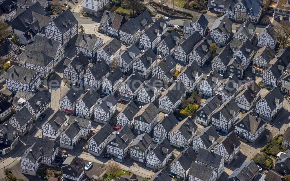 Aerial image Freudenberg - Half-timbered house and multi-family house- residential area in the old town area and inner city center in the district Alter Flecken in Freudenberg in the state North Rhine-Westphalia, Germany