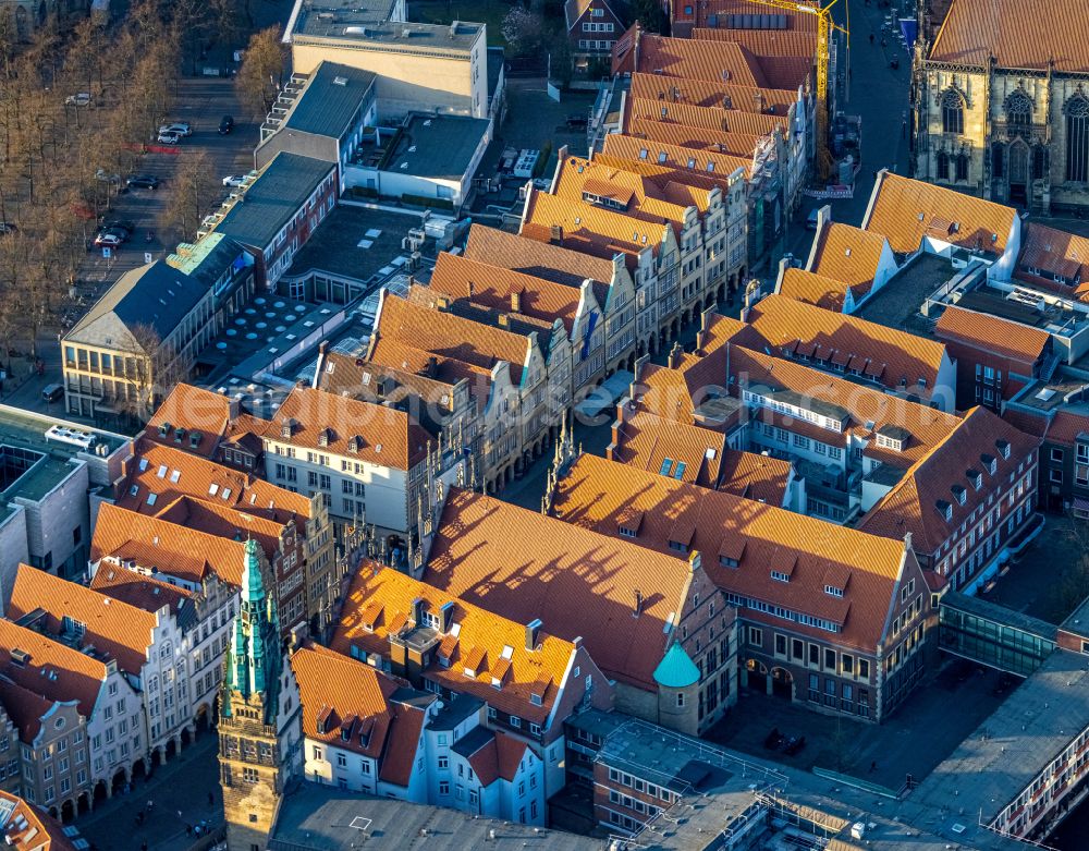 Aerial image Münster - Half-timbered house and multi-family house- residential area in the old town area and inner city center on Prinzipalmarkt in the district Altstadt in Muenster in the state North Rhine-Westphalia, Germany
