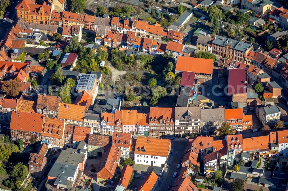 Quedlinburg from above - Half-timbered house and multi-family house- residential area in the old town area and inner city center in Quedlinburg in the state Saxony-Anhalt, Germany