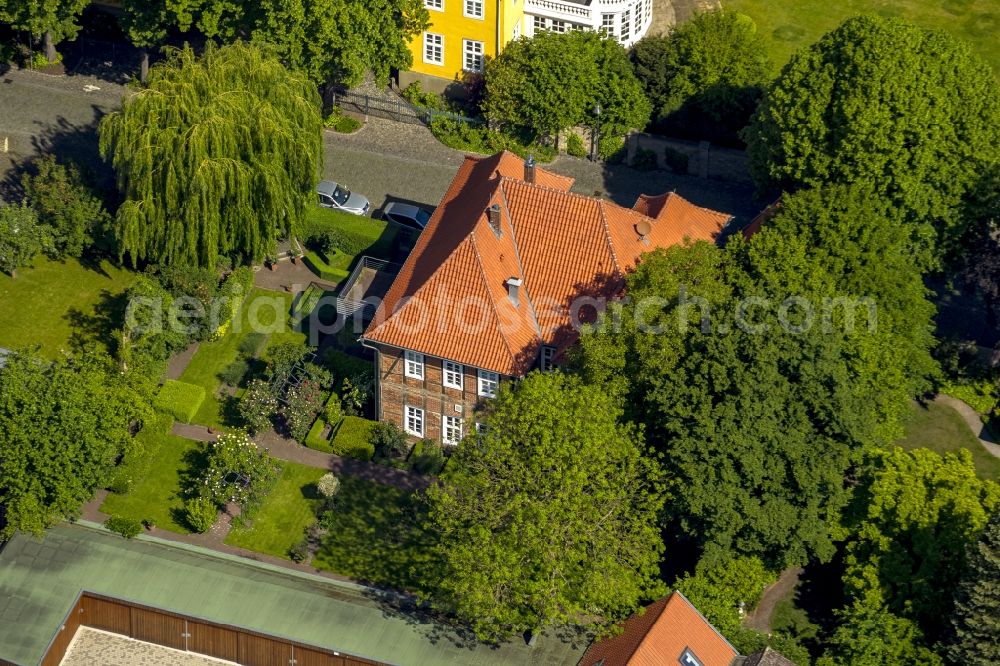 Rietberg from the bird's eye view: A half-timber house in the Muentestrasse in Rietberg in the state North Rhine-Westphalia