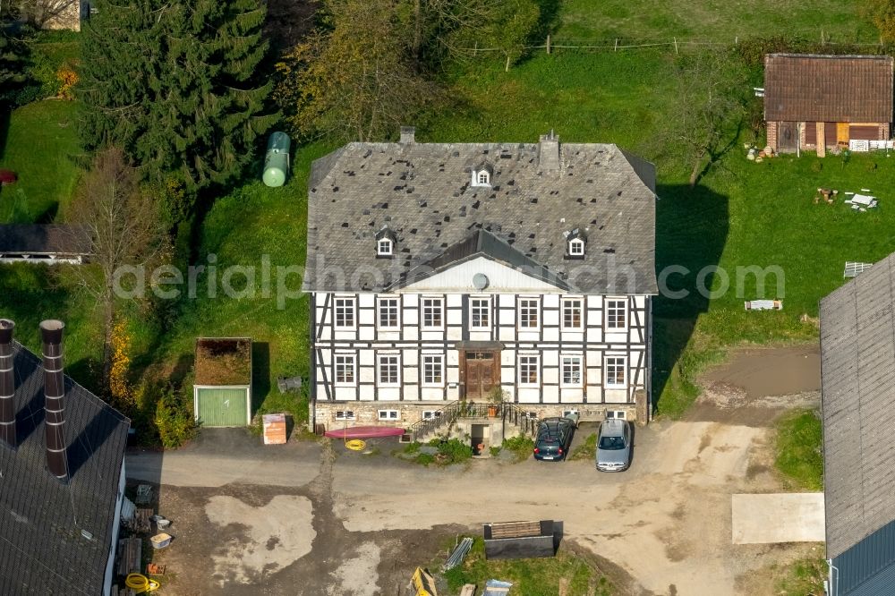 Schederberge from the bird's eye view: Half-timbered house in the old town area and inner city center in Schederberge in the state North Rhine-Westphalia, Germany