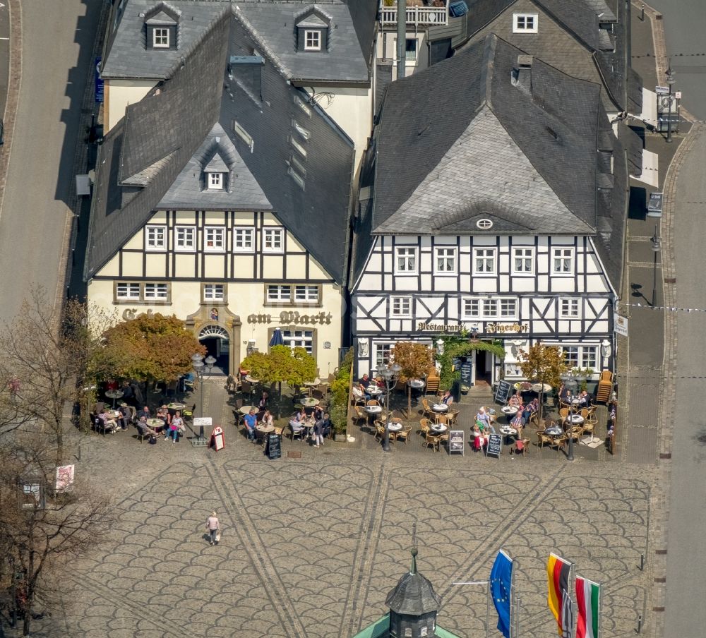 Aerial photograph Brilon - Tables and benches of open-air restaurants Restaurant Der Jaegerhof Am Markt in Brilon in the state North Rhine-Westphalia