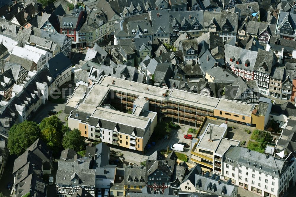 Wetzlar from the bird's eye view: Half-timbered houses and block of flats in the Old Town area and city centre centre in Wetzlar in the federal state Hessen, Germany