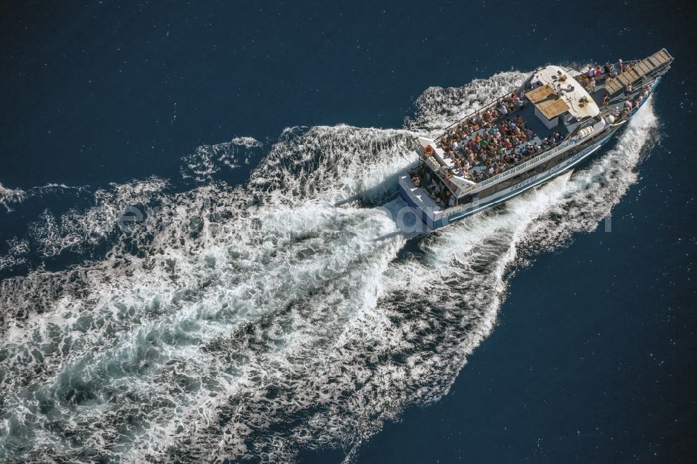 Aerial photograph Roses - Passenger boat - Ferry in the coastal waters of the Mediterranean Sea against Roses in Spain