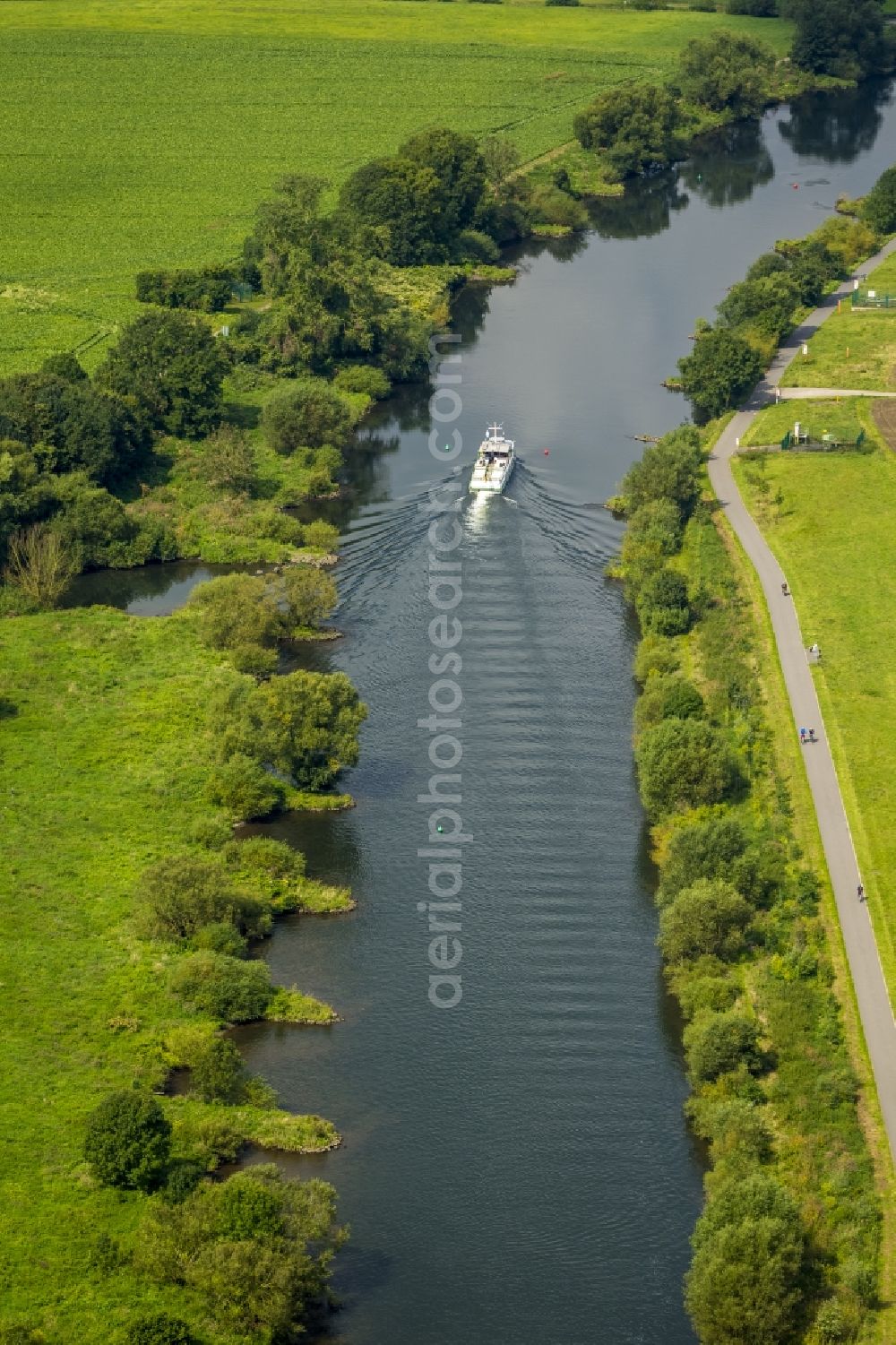 Aerial photograph Essen - Passenger liner Friedrich Freye on the Ruhr in Essen in the district Kettwig in the state North Rhine-Westphalia. It's one of four liners of the white fleet, which run on the Ruhr