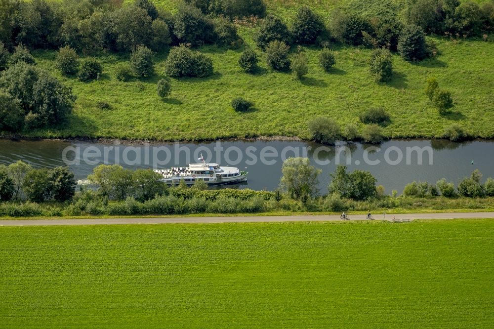 Aerial photograph Essen - Passenger liner Friedrich Freye on the Ruhr in Essen in the district Kettwig in the state North Rhine-Westphalia. It's one of four liners of the white fleet, which run on the Ruhr