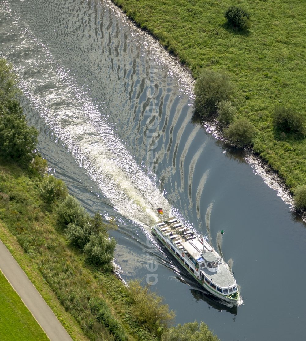 Aerial image Essen - Passenger liner Friedrich Freye on the Ruhr in Essen in the district Kettwig in the state North Rhine-Westphalia. It's one of four liners of the white fleet, which run on the Ruhr