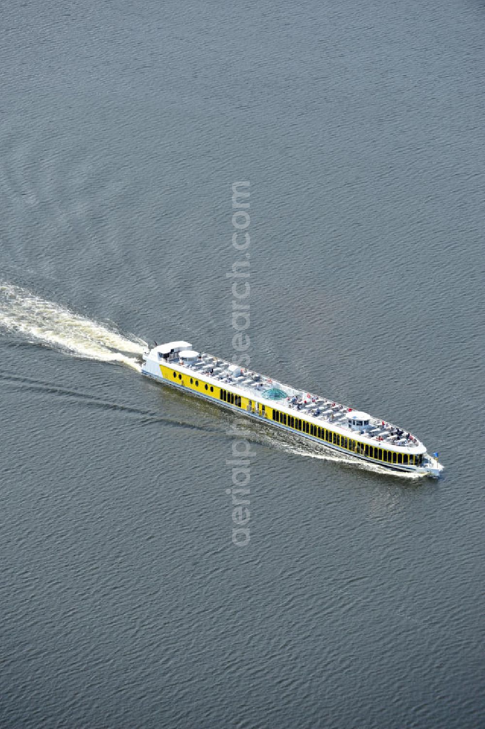 Caputh from the bird's eye view: Fahrgastschiff MS Sansouci der Reederei Weisse Flotte Potsdam GmbH während der Fahrt auf dem Schwielowsee. Passenger ship MS Sansouci of the shipping company Weisse Flotte Potsdam GmbH at the lake Schwielowsee.