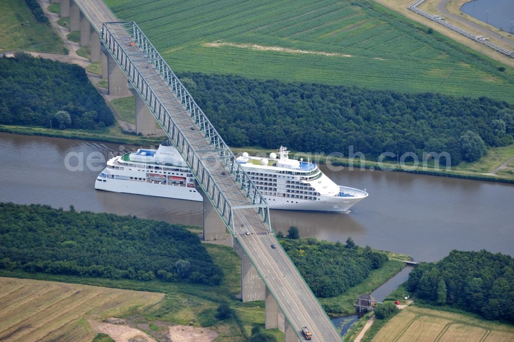 Brunsbüttel from above - Silversea passenger ship on the Kiel Canal at the bridge on the highway B5 Brunsbüttel