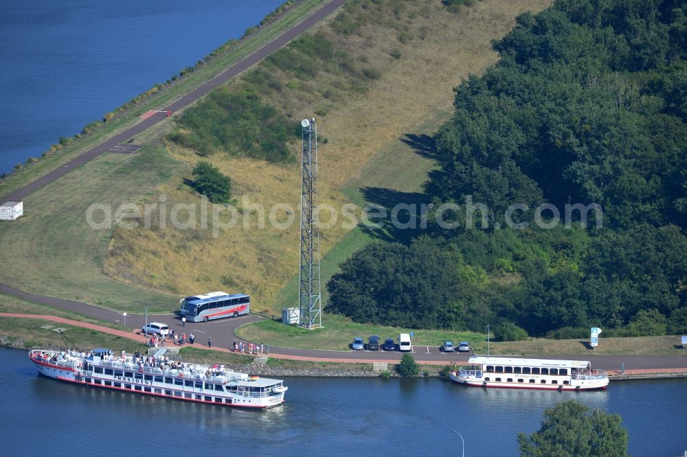 Magdeburg Rothensee from above - Passenger ships of the White Fleet on the Magdeburg Water Bridge on the descent channel Rothensee in Saxony-Anhalt