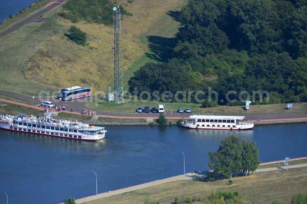 Magdeburg Rothensee from the bird's eye view: Passenger ships of the White Fleet on the Magdeburg Water Bridge on the descent channel Rothensee in Saxony-Anhalt