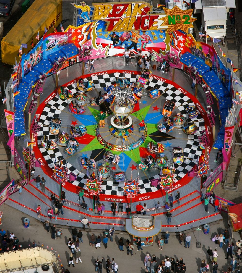 Recklinghausen from the bird's eye view: View of the ride Breakdance on the parish fair Recklinghausen in the state of North Rhine-Westphalia
