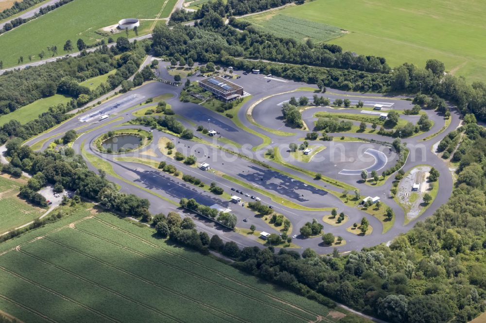 Aerial photograph Grevenbroich - Driving Safety Training to improve road safety in motor vehicles ADAC Fahrsicherheitszentrum on street Elfgener Dorfstrasse in Grevenbroich in the state North Rhine-Westphalia, Germany