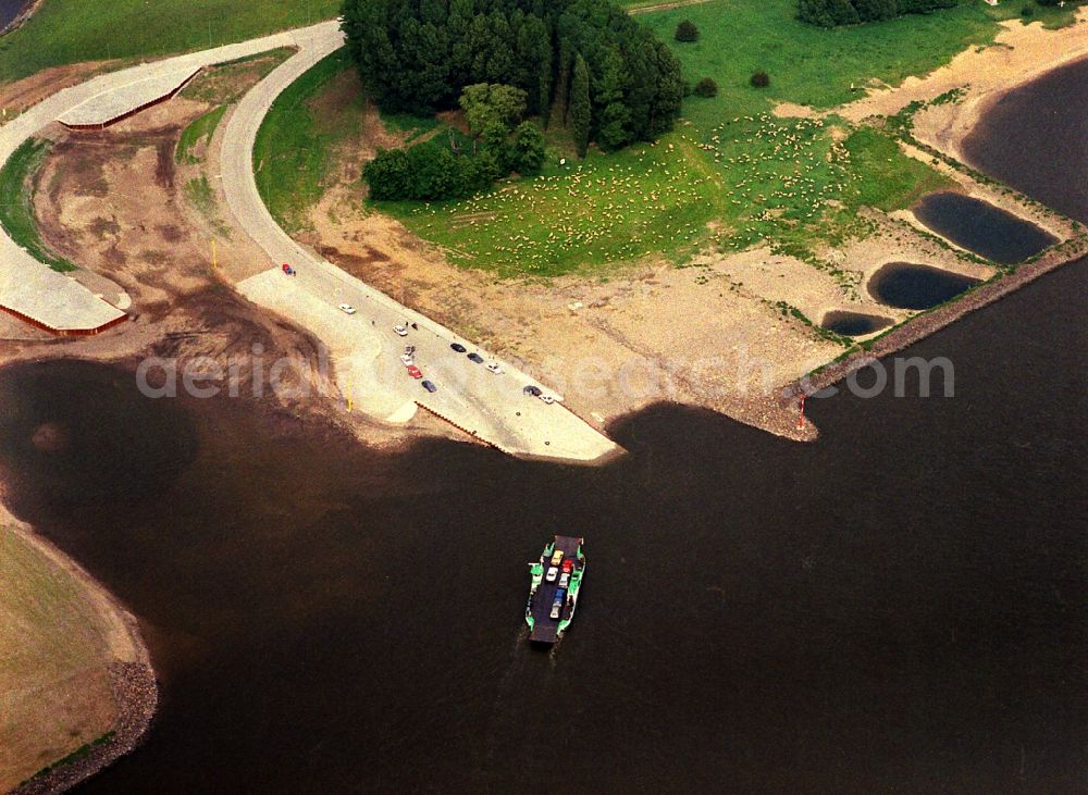 Aerial photograph Rheinberg - Ride a ferry ship on the banks of the Rhine in Rheinberg in the state North Rhine-Westphalia