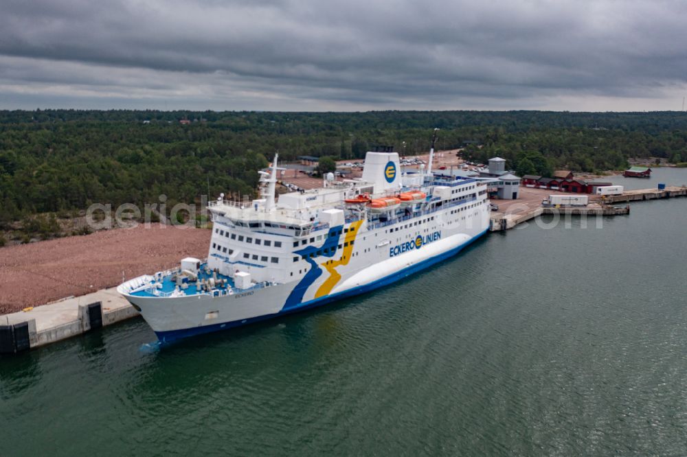 Aerial photograph Berghamn - Ride a ferry ship Eckeroe on street Eckeroevaegen in Berghamn in Alands landsbygd, Aland