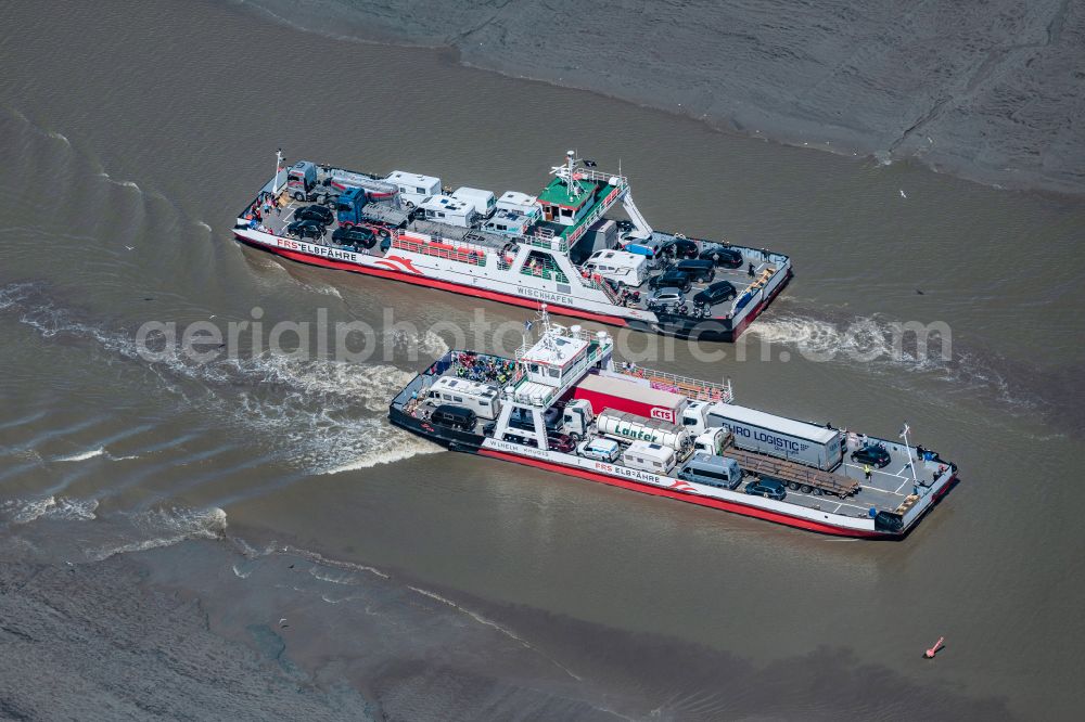 Aerial image Drochtersen - Driving a ferry ship of the Elbe ferry Glueckstadt Wischhafen Wilhelm Krooss and the Wischhafen in Wischhafen in the state Lower Saxony, Germany