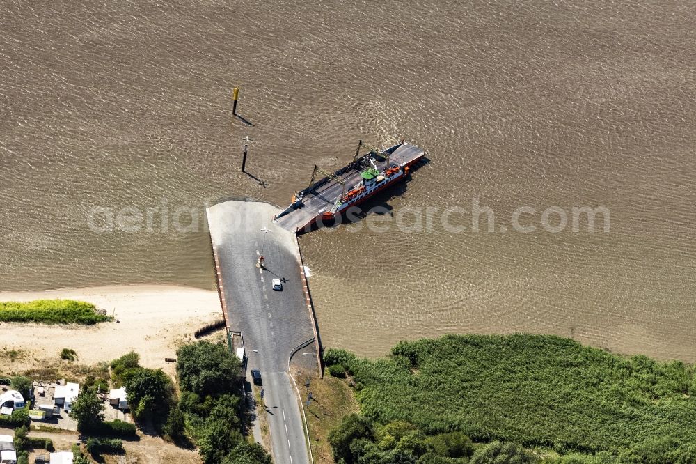 Sandstedt from the bird's eye view: Ride a ferry ship Faehre Sandstedt in Sandstedt in the state Lower Saxony, Germany