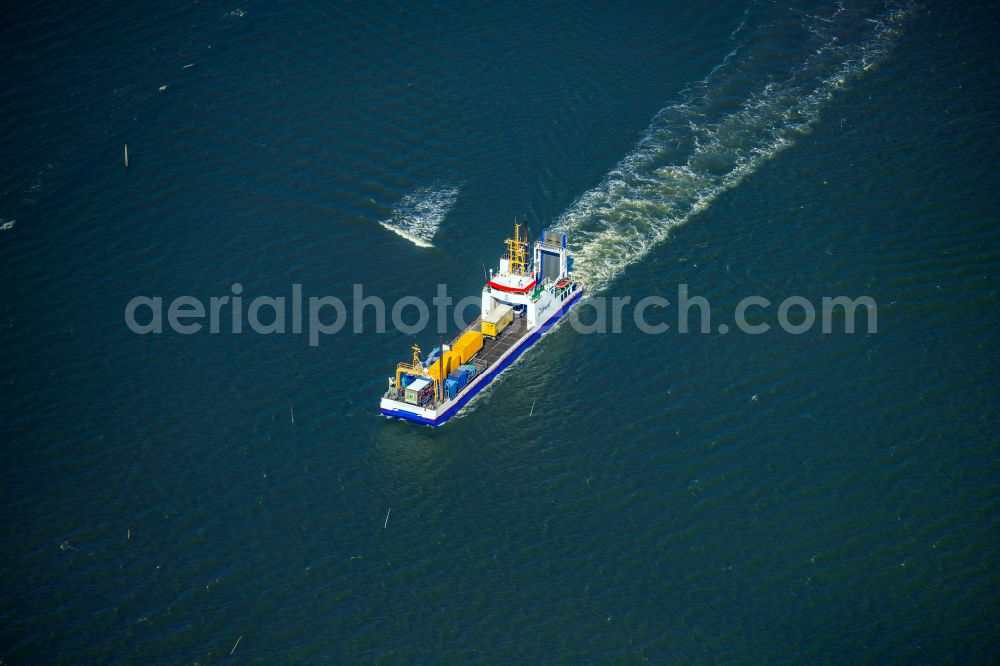 Juist from the bird's eye view: Ride a ferry ship Frisia Inselfacht VIII on street Am Hafen in Juist in the state Lower Saxony, Germany