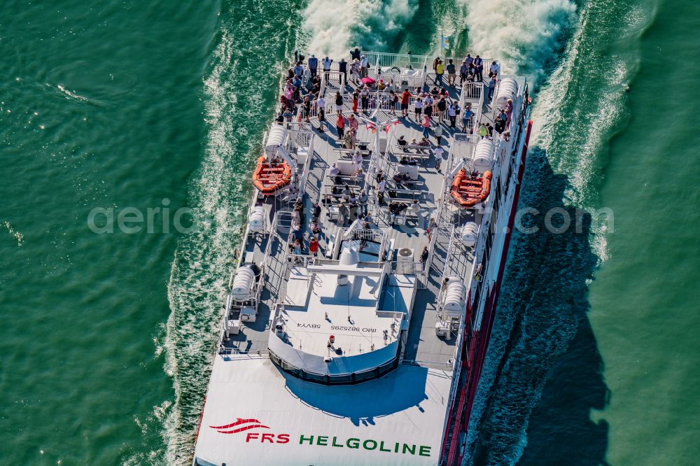 Wischhafen from the bird's eye view: Ride a ferry ship Halunderjet in Wischhafen in the state Lower Saxony, Germany