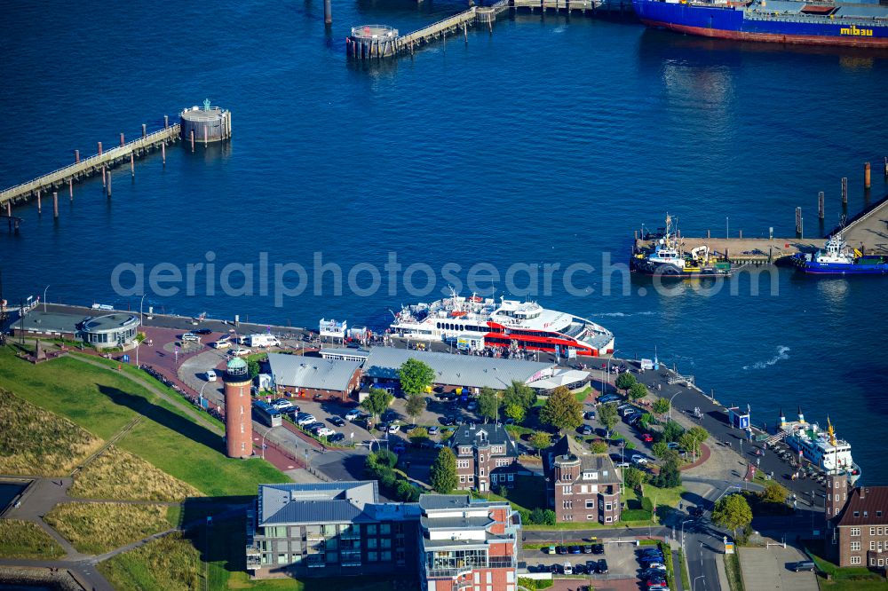 Aerial photograph Cuxhaven - Travel of a ferry ship Katamaran Halunder Jet der FRS Reederei in Cuxhaven habour in the state Lower Saxony, Germany