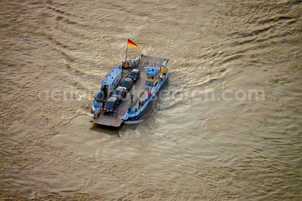 Rheinberg from the bird's eye view: Ride a ferry ship Rheinfaehre Walsum on Rhein in Rheinberg in the state North Rhine-Westphalia, Germany