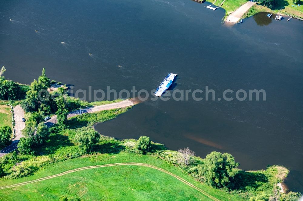 Aerial photograph Barby (Elbe) - Ride of a ferry Elbe ferry in Barby (Elbe) in the state Saxony-Anhalt, Germany