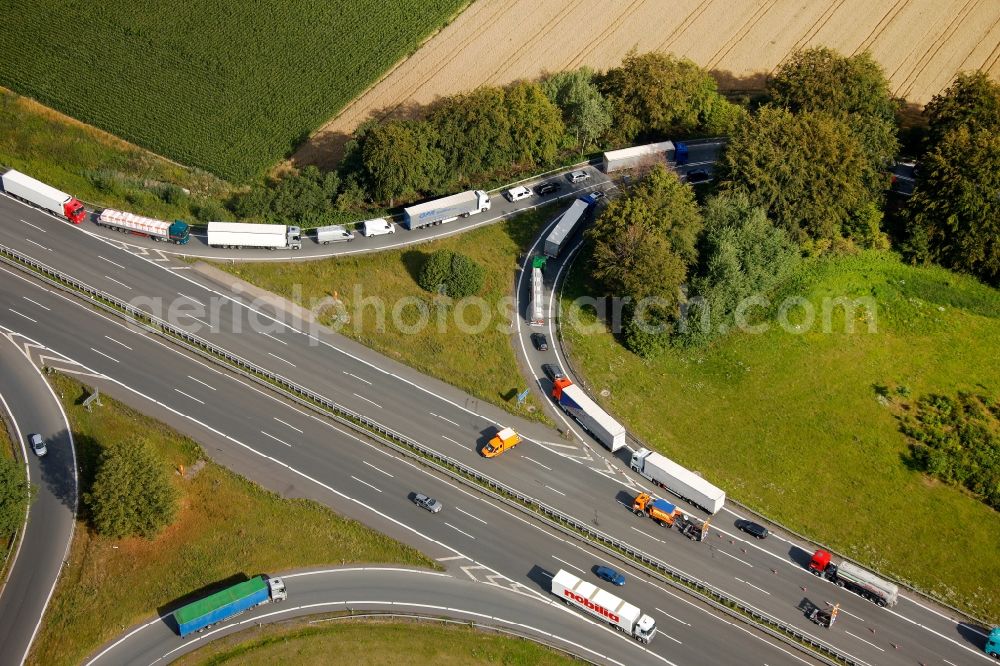 Hamm Rhynern from above - Vehicle in the oncoming traffic diversions from the accident of a truck - collision on the motorway - Driveway Rhynern the motorway A2 motorway in Hamm in North Rhine-Westphalia