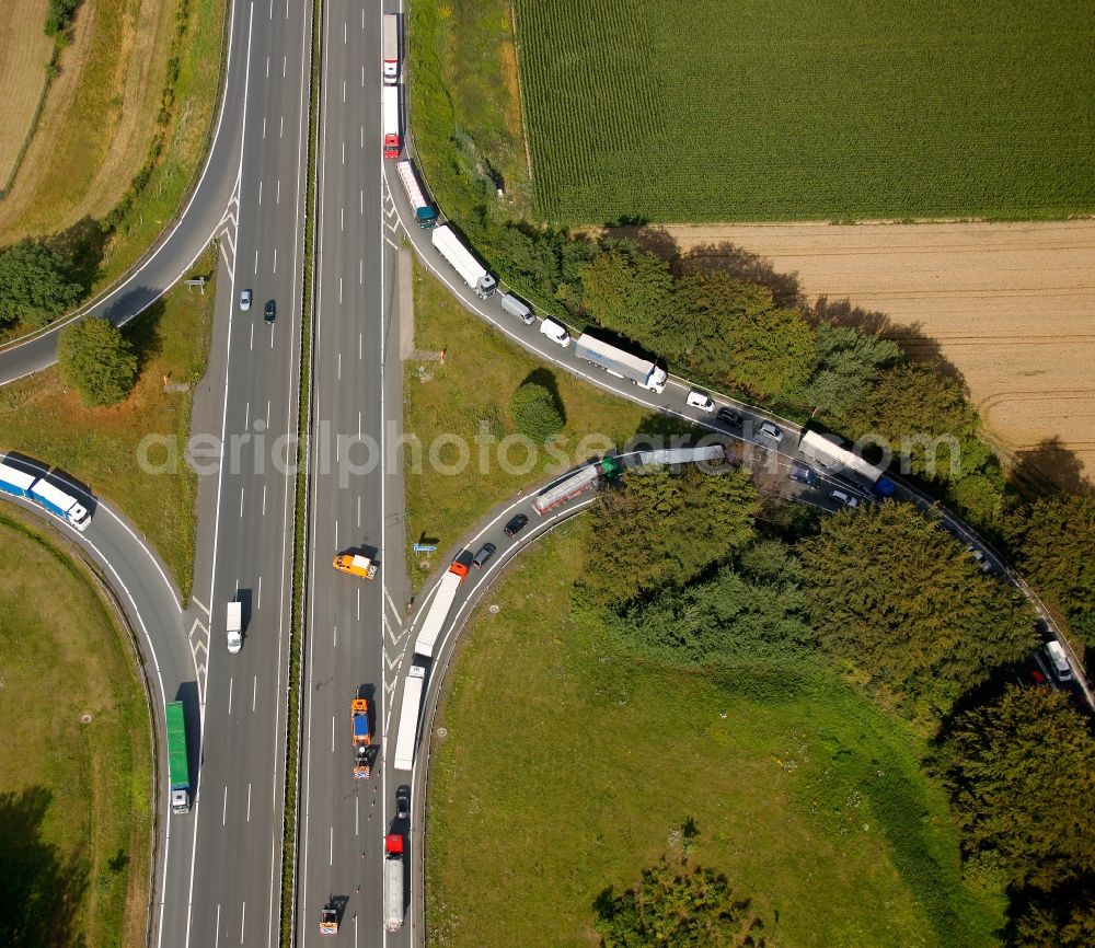 Hamm Rhynern from the bird's eye view: Vehicle in the oncoming traffic diversions from the accident of a truck - collision on the motorway - Driveway Rhynern the motorway A2 motorway in Hamm in North Rhine-Westphalia