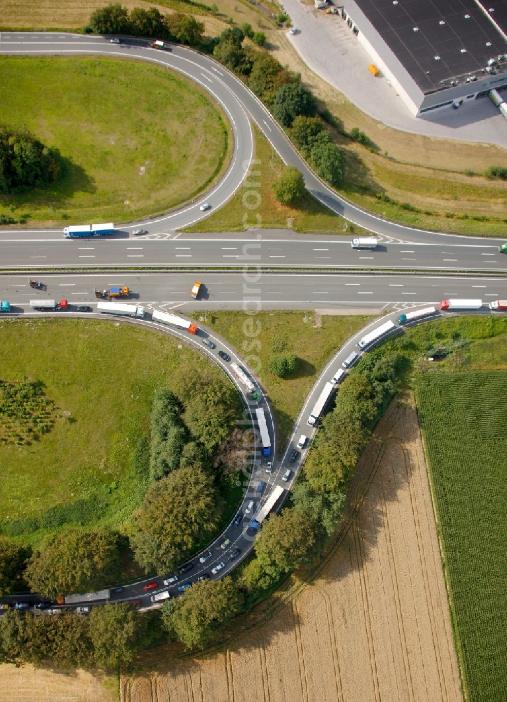 Aerial image Hamm Rhynern - Vehicle in the oncoming traffic diversions from the accident of a truck - collision on the motorway - Driveway Rhynern the motorway A2 motorway in Hamm in North Rhine-Westphalia