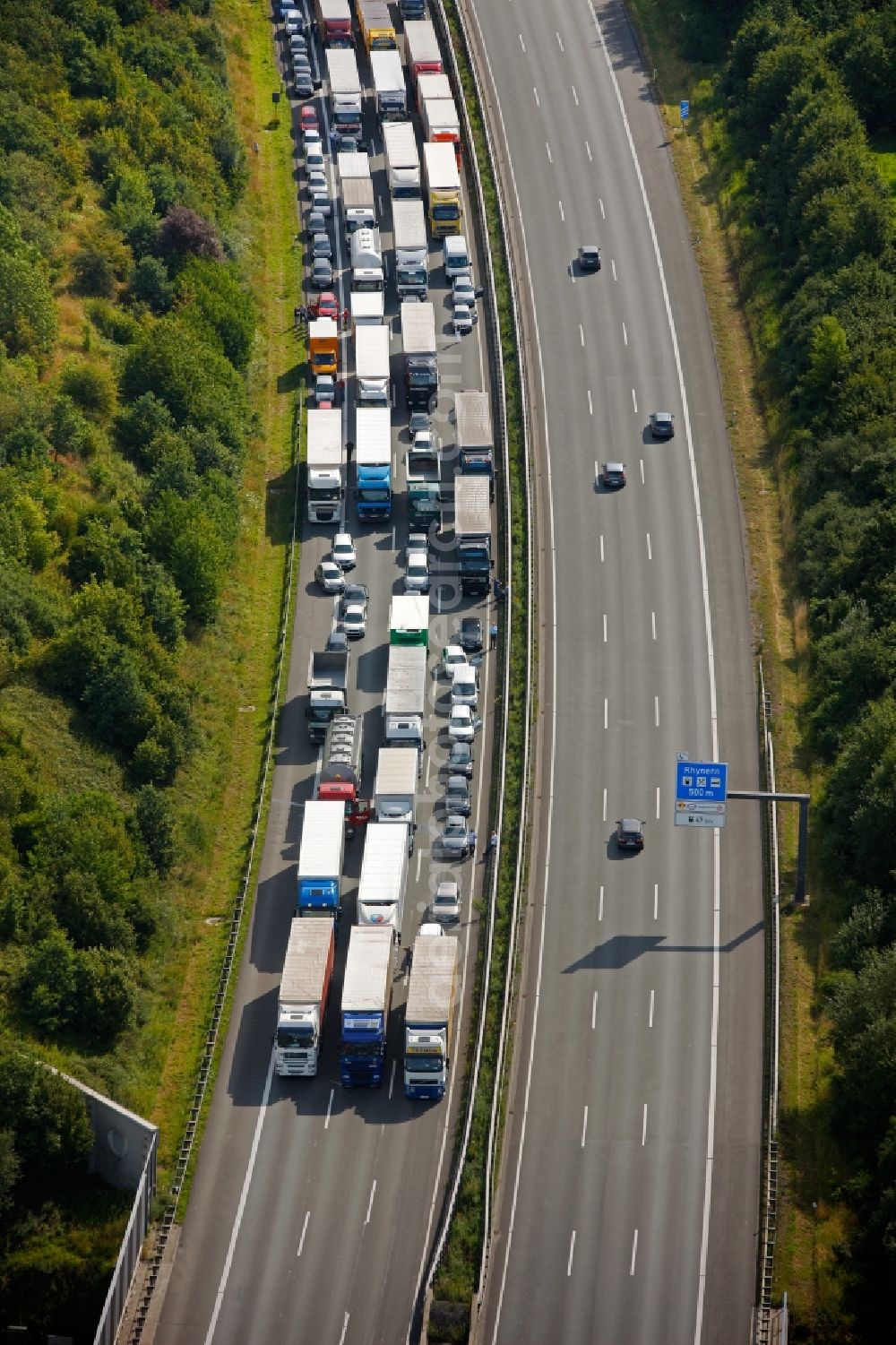 Aerial image Hamm Rhynern - Vehicle diversions from the accident of a truck - collision on the motorway A2 motorway in Rhynern Hamm in North Rhine-Westphalia