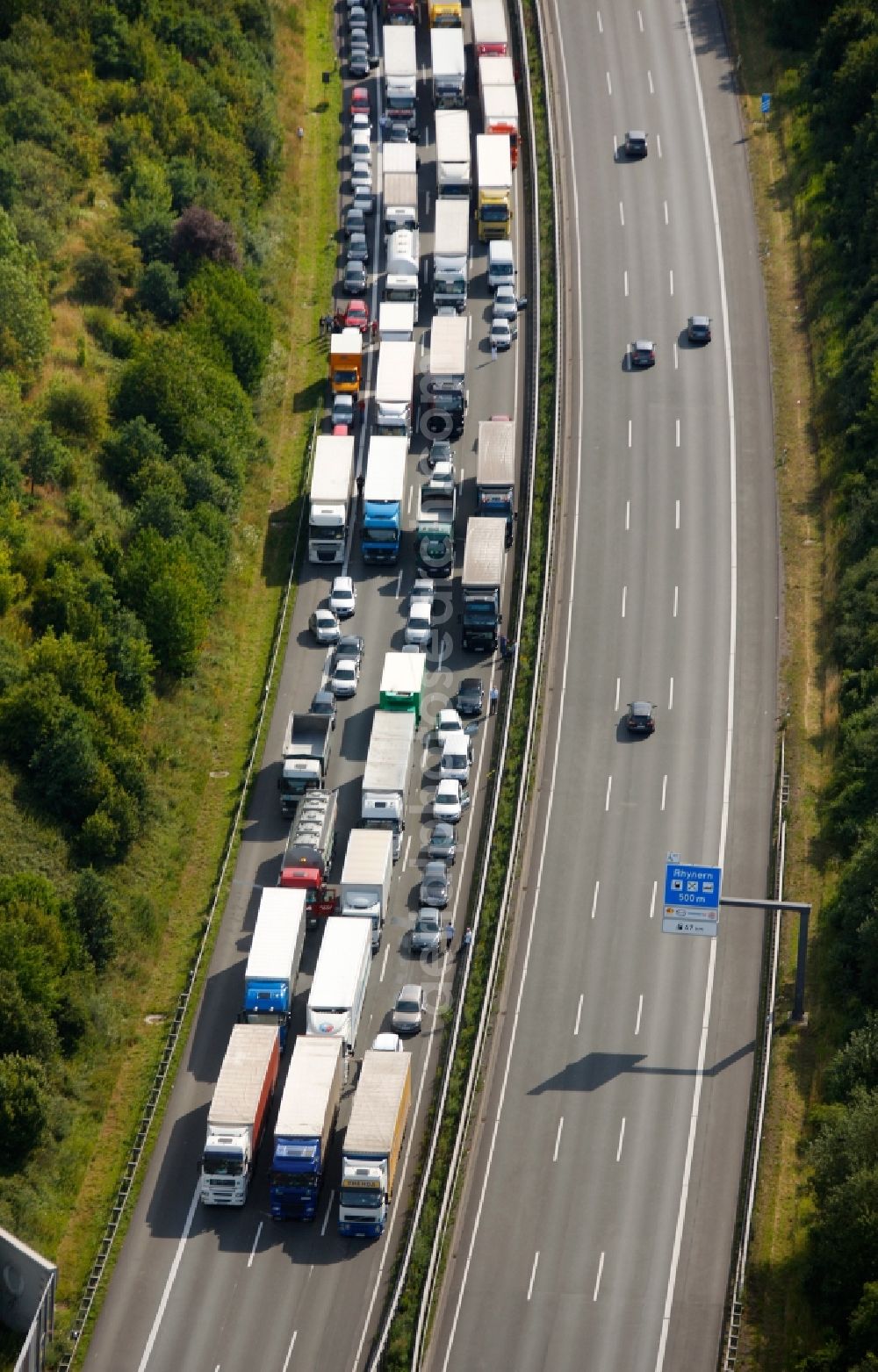 Aerial photograph Hamm Rhynern - Vehicle diversions from the accident of a truck - collision on the motorway A2 motorway in Rhynern Hamm in North Rhine-Westphalia