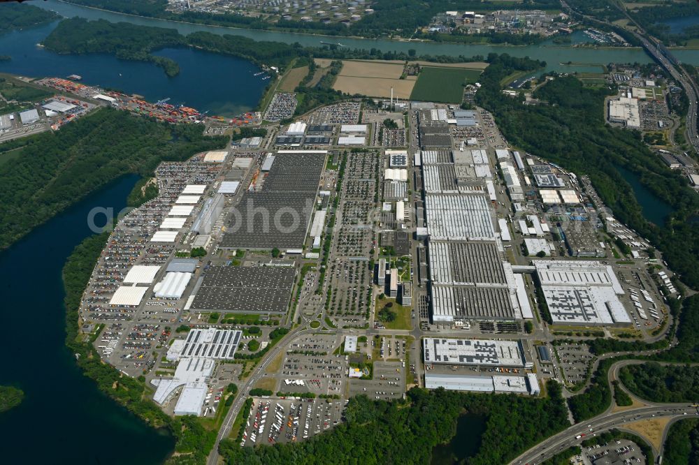 Wörth am Rhein from above - Buildings and production halls on the vehicle construction site and parking spaces for new vehicles in Woerth am Rhein in the state Rhineland-Palatinate, Germany