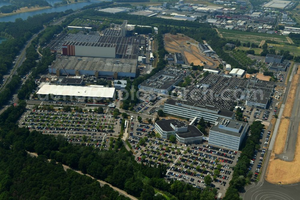 Köln from the bird's eye view: Buildings and production halls on the vehicle construction site of Ford-Werke GmbH in the district Merkenich in Cologne in the state North Rhine-Westphalia, Germany