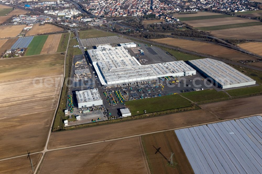 Aerial photograph Ludwigshafen am Rhein - Buildings and production halls on the vehicle construction site of Joseph Voegele AG in the district Rheingoenheim in Ludwigshafen am Rhein in the state Rhineland-Palatinate, Germany