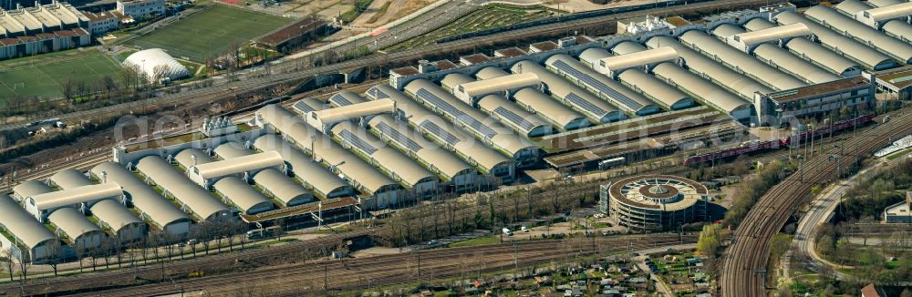 Aerial photograph Stuttgart - Buildings and production halls on the vehicle construction site Mercedes-Benz Motorenwerk in the district Cannstatt in Stuttgart in the state Baden-Wuerttemberg, Germany