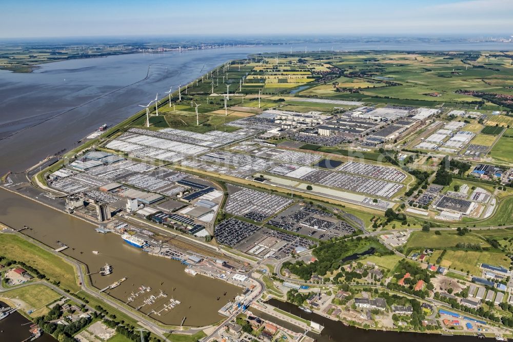 Emden from the bird's eye view: Buildings and production halls on the vehicle construction site of Volkswagen AG in Emden in the state Lower Saxony, Germany